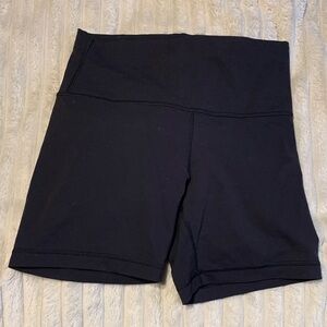 Lululemon Wunder Train High-Rise Short 6”
